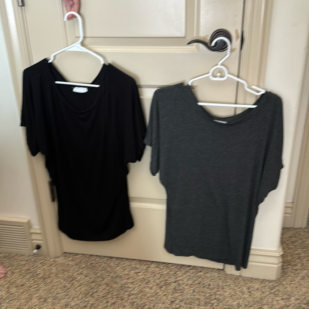 Bundle of 2 Free to Live Shirts - M Black and Grey